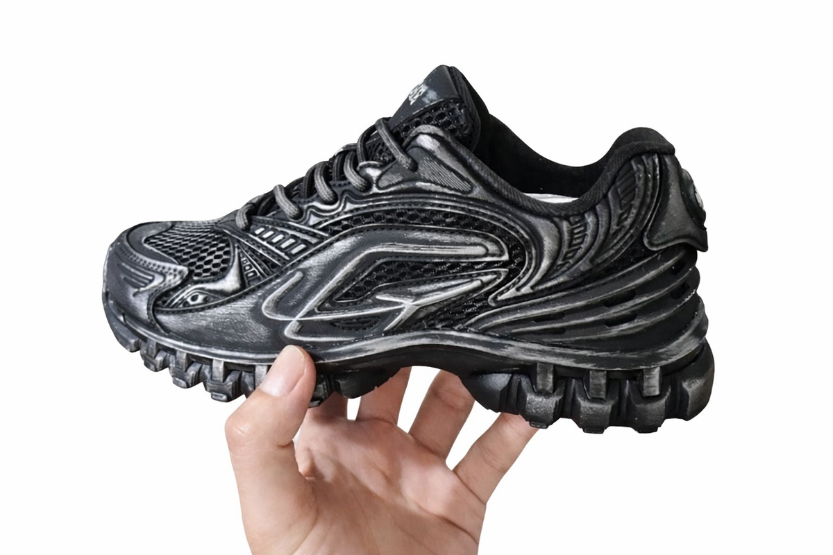 GUN METAL RUNNER
