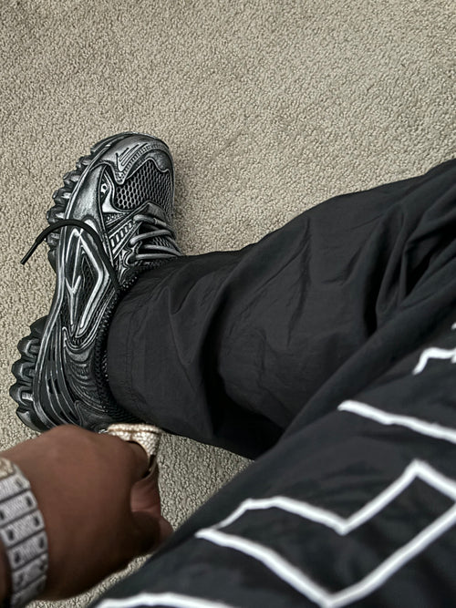 GUN METAL RUNNER