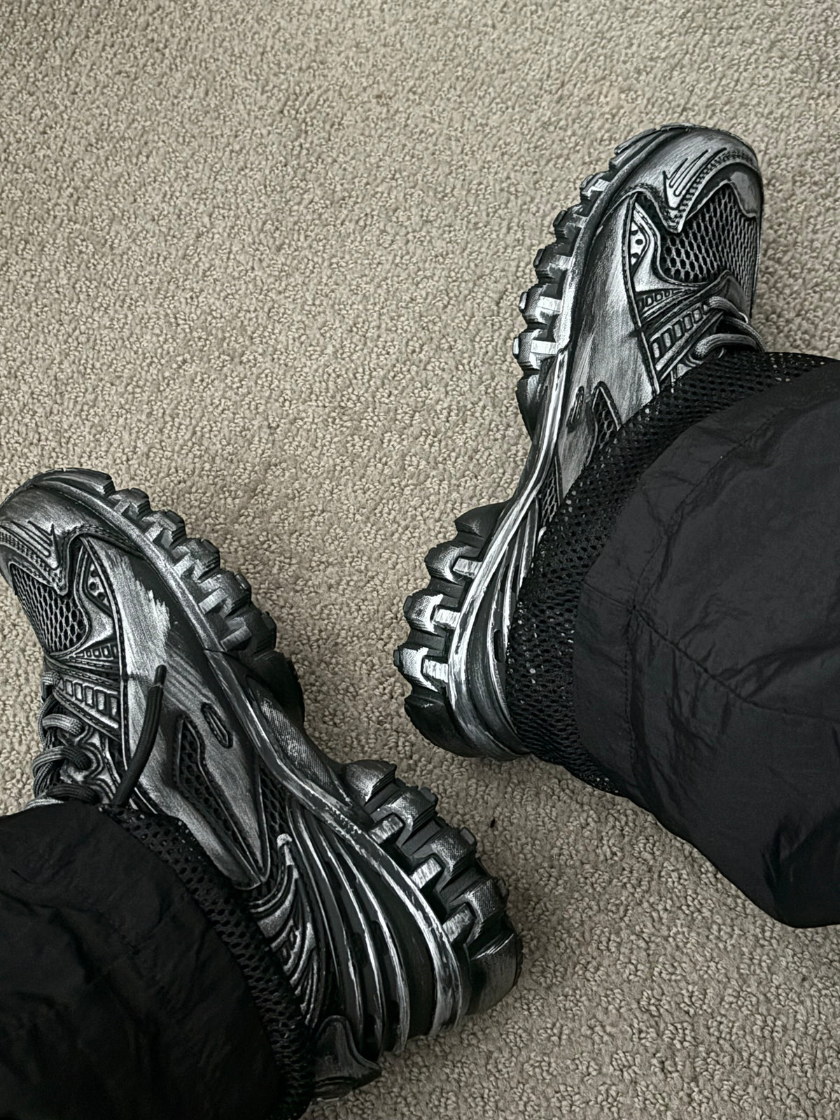 GUN METAL RUNNER