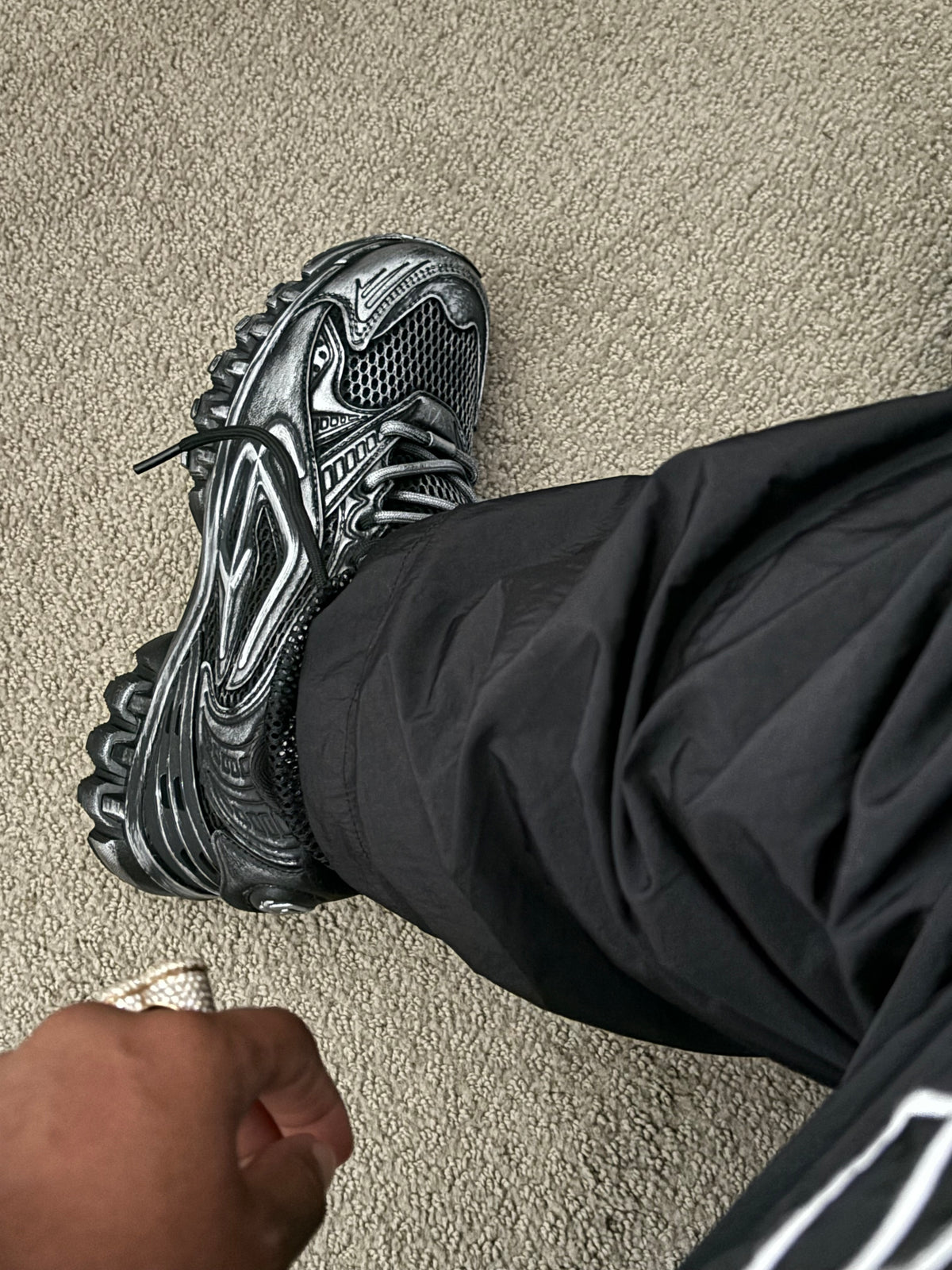 GUN METAL RUNNER